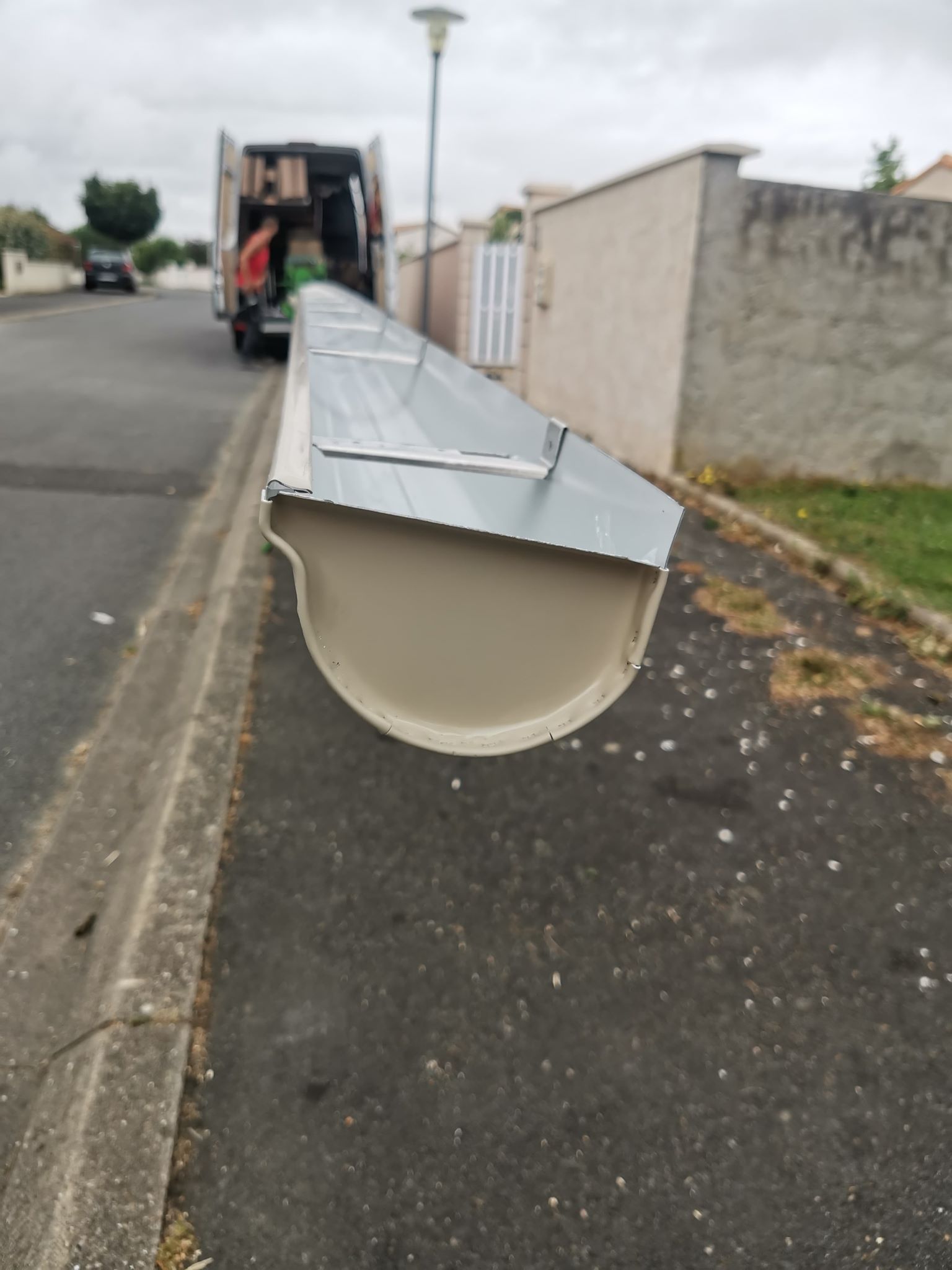Gouttière aluminium en continu demi ronde sable DAL'ALU